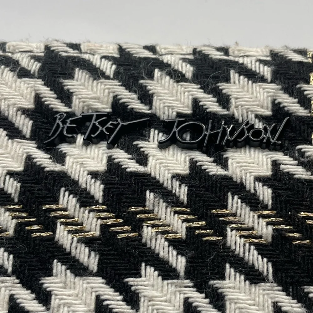 Betsey Johnson black and white houndstooth pattern wristlet clutch wallet